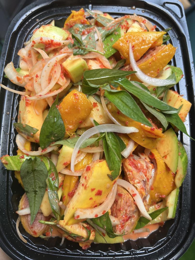 ga-u-muoi-tron-sot-thap-cam-sieu-ngon-1-hop-lon-tron-nua-con