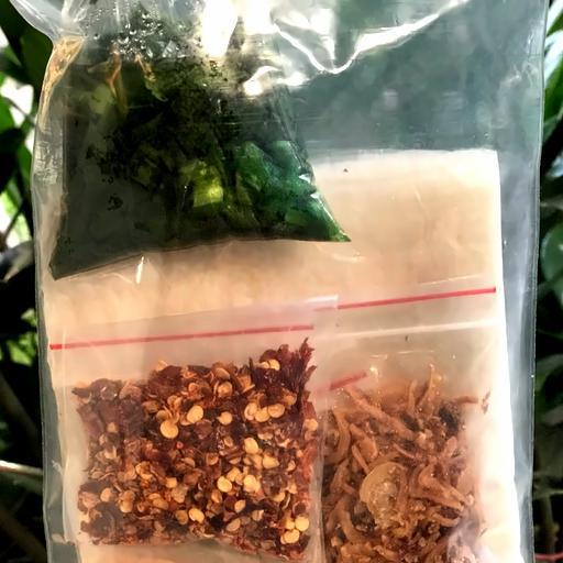 banh-trang-deo-chua-tron-mo-hanh