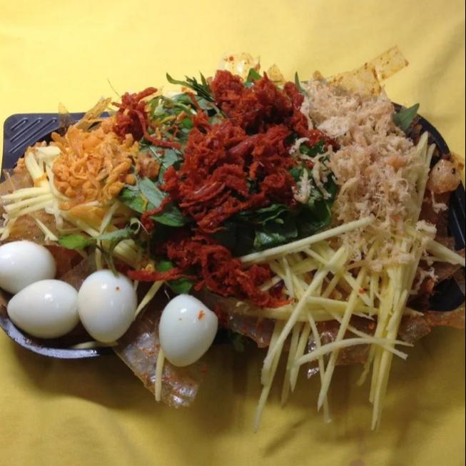 banh-trang-tron-truyen-thong-full-topping