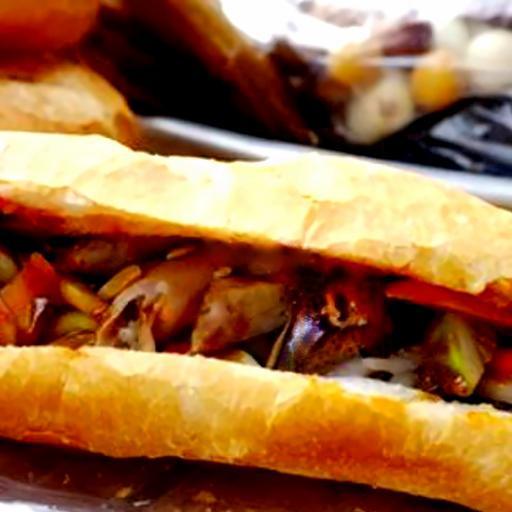 banh-mi-pha-lau-tai-heo