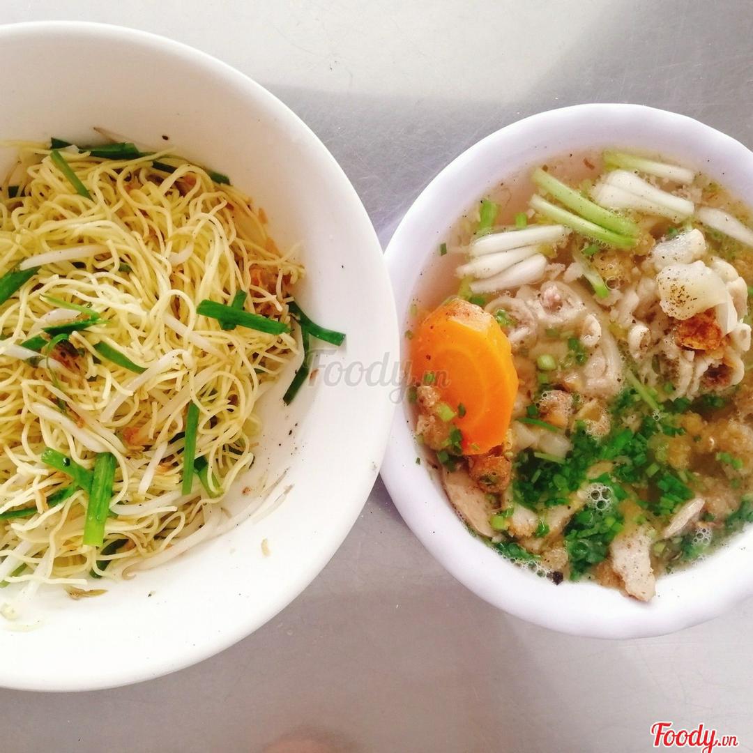 hu-tieu-mi-tuoi-lam-kho