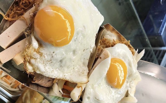 banh-mi-anh-phan-banh-mi-ga-thit-nguoi-cong-quynh