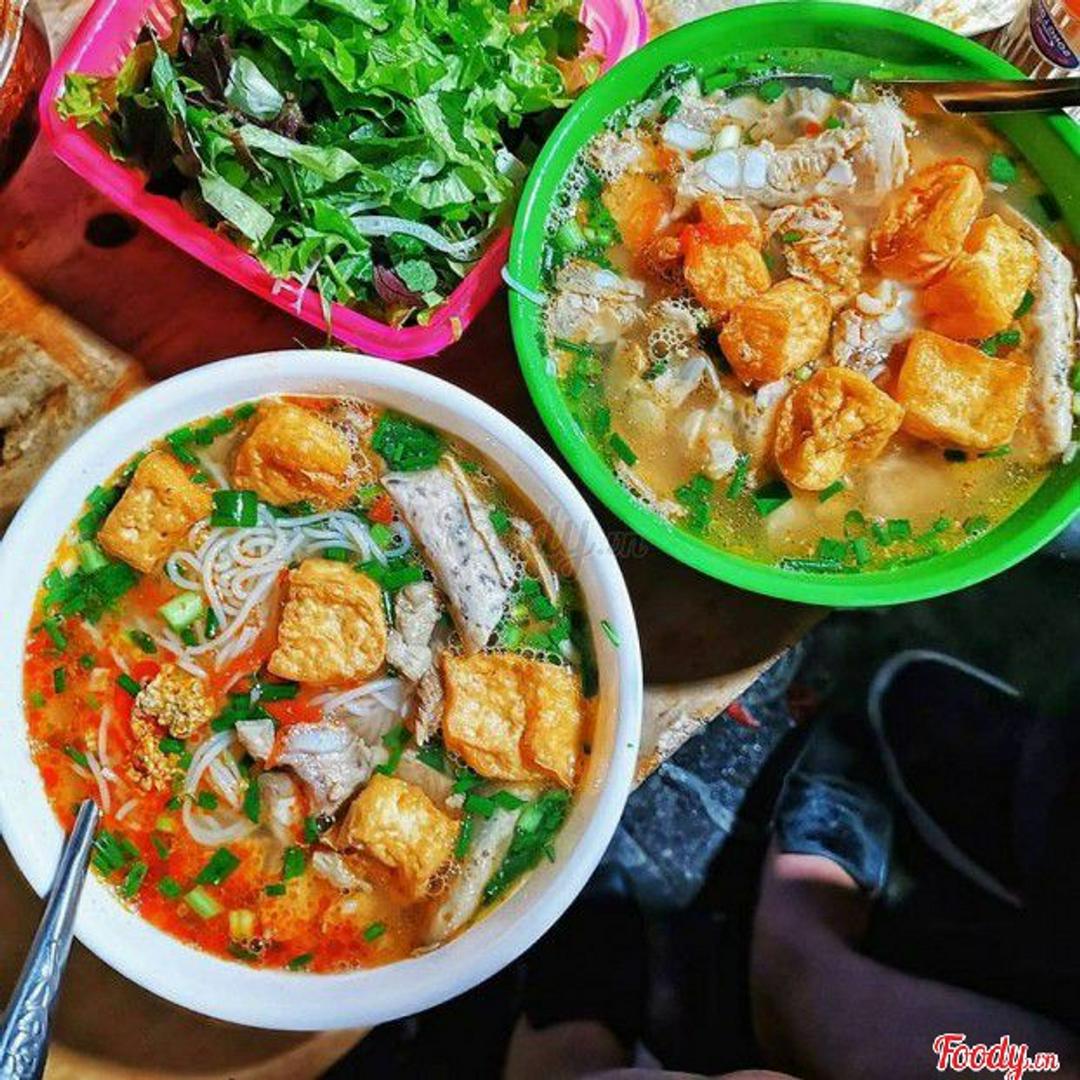 bun-rieu-suon-bo-gio-tai