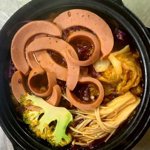 mi-lau-thai-xuc-xich