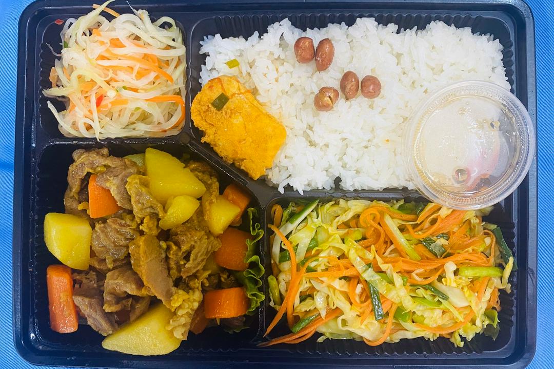 com-bo-ham-khoai-tay-ca-rot