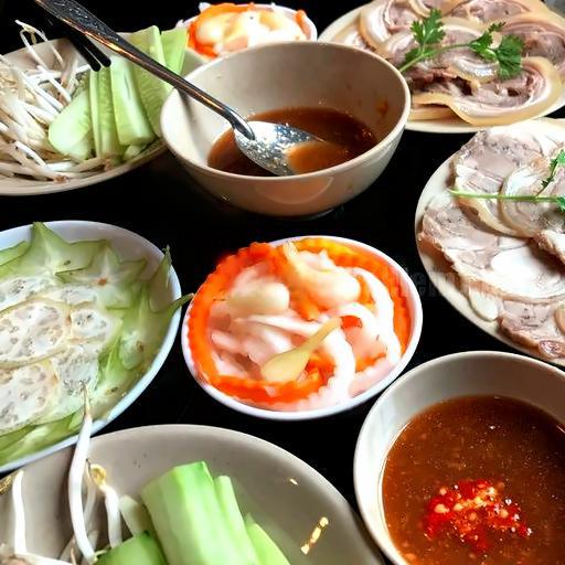 thit-ui-luoc-rau-cuon-banh-trang-phoi-suong