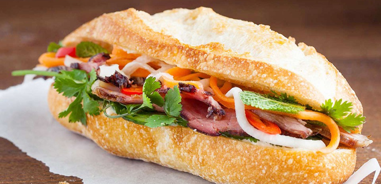 co-cuc-banh-mi-va-cafe-tran-thi-nghi