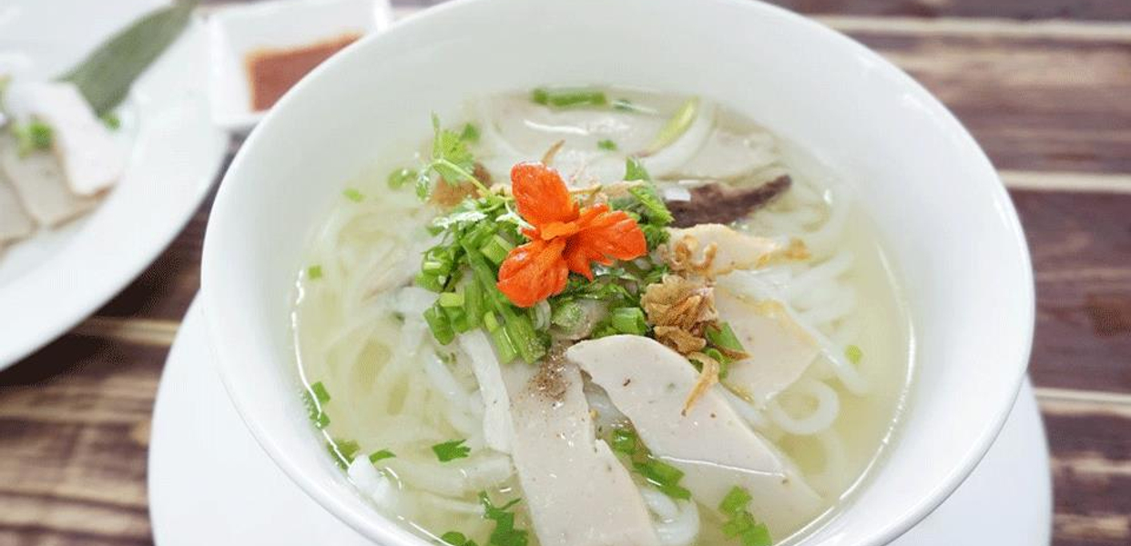 banh-canh-cha-cuon-hong-lac