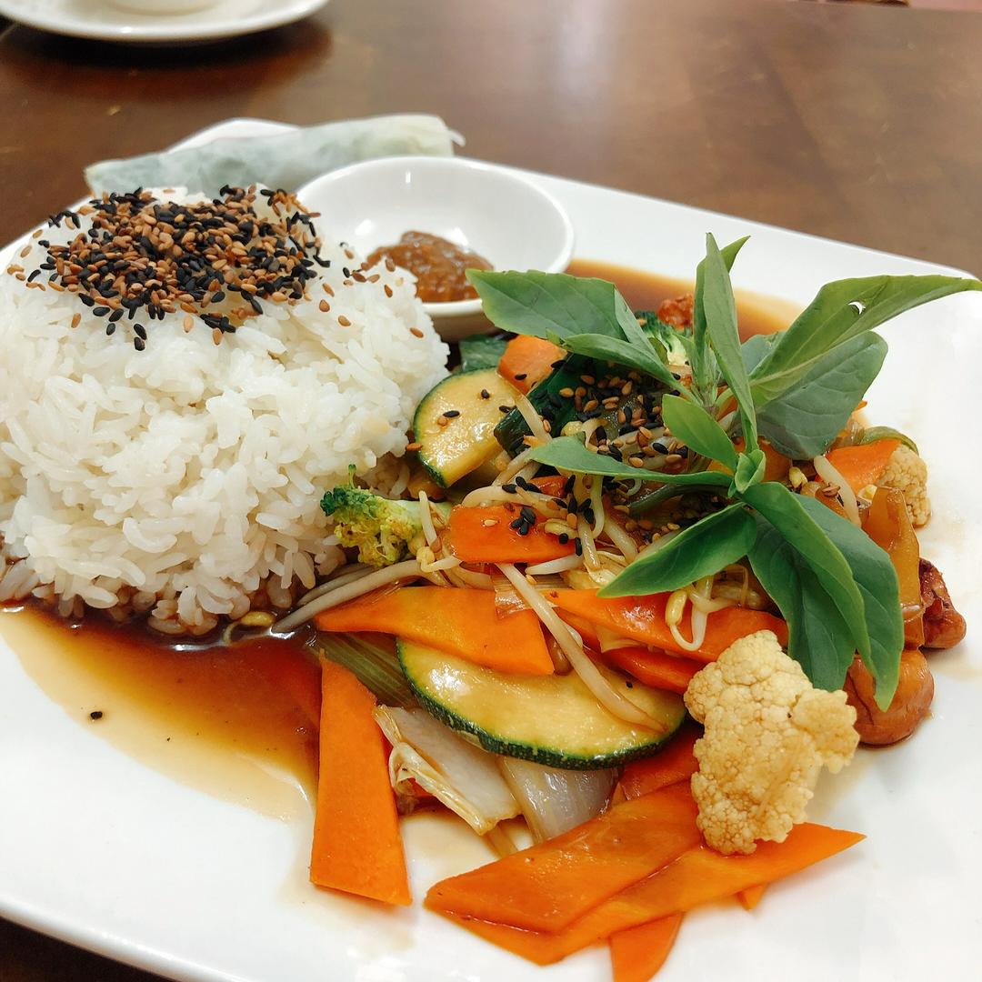 com-phan-rau-cu-thap-cam-xao-sot-ac-biet