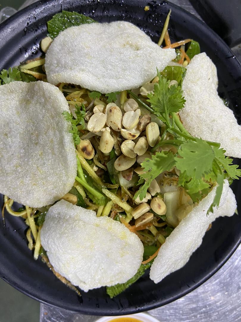 Gỏi xoài cá cơm