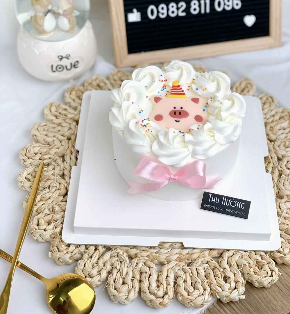 banh-mini-hop-kinh-mat-heo