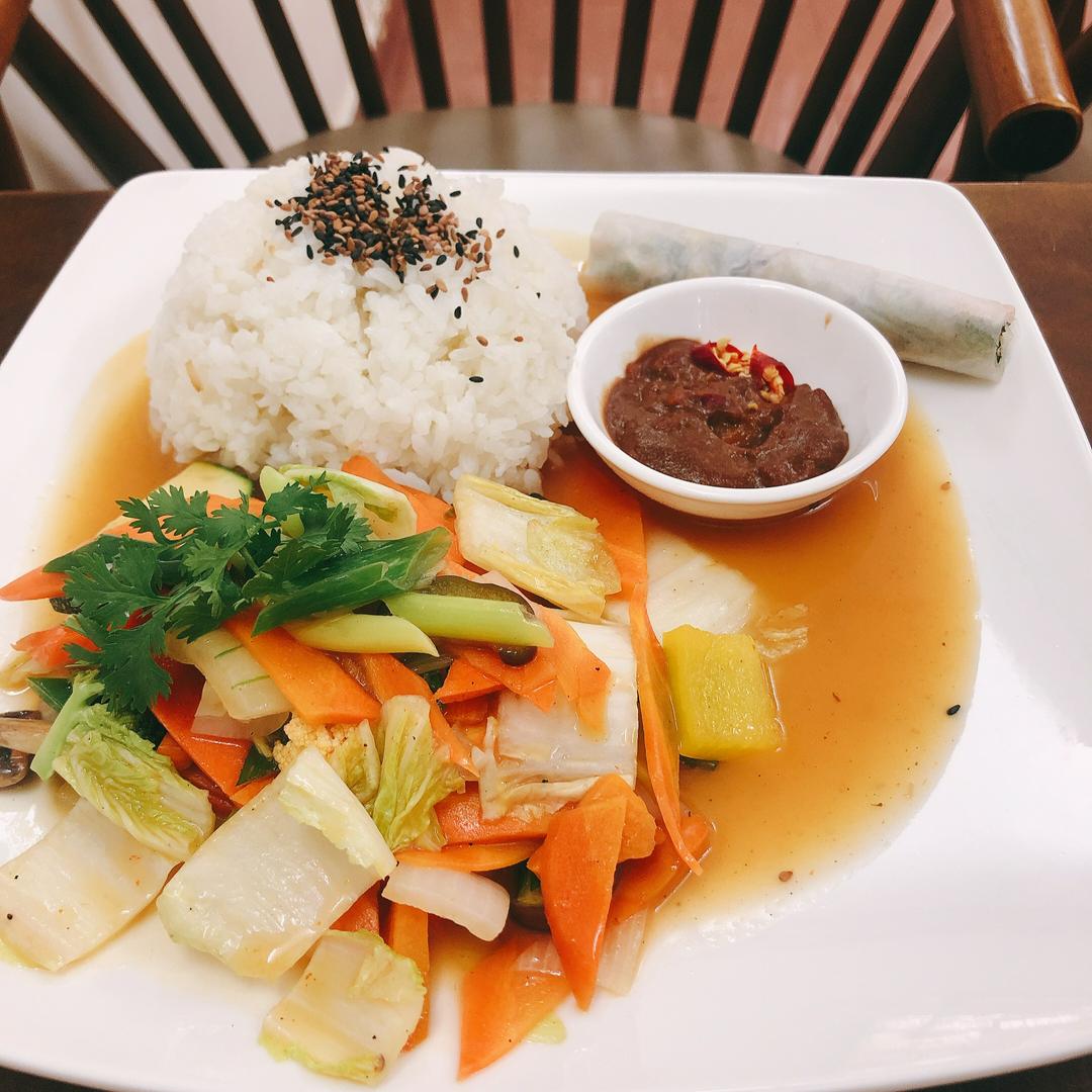 com-phan-rau-xao-xa-ot