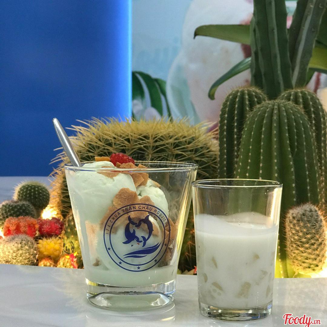 sua-chua-tran-chau-au-xanh-la-dua