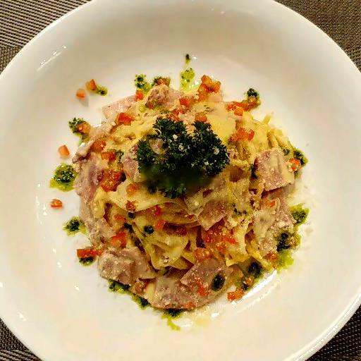 mi-y-voi-thit-nguoi-va-sot-carbonara