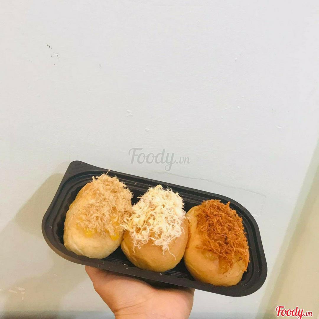 banh-my-phomai-sua-tan-chay-mix-3-loai-cha-bong