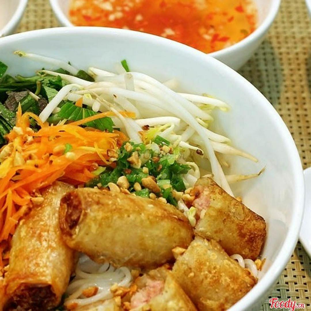 combo-1-bun-cha-gio-1-com-xuc-xich-uc