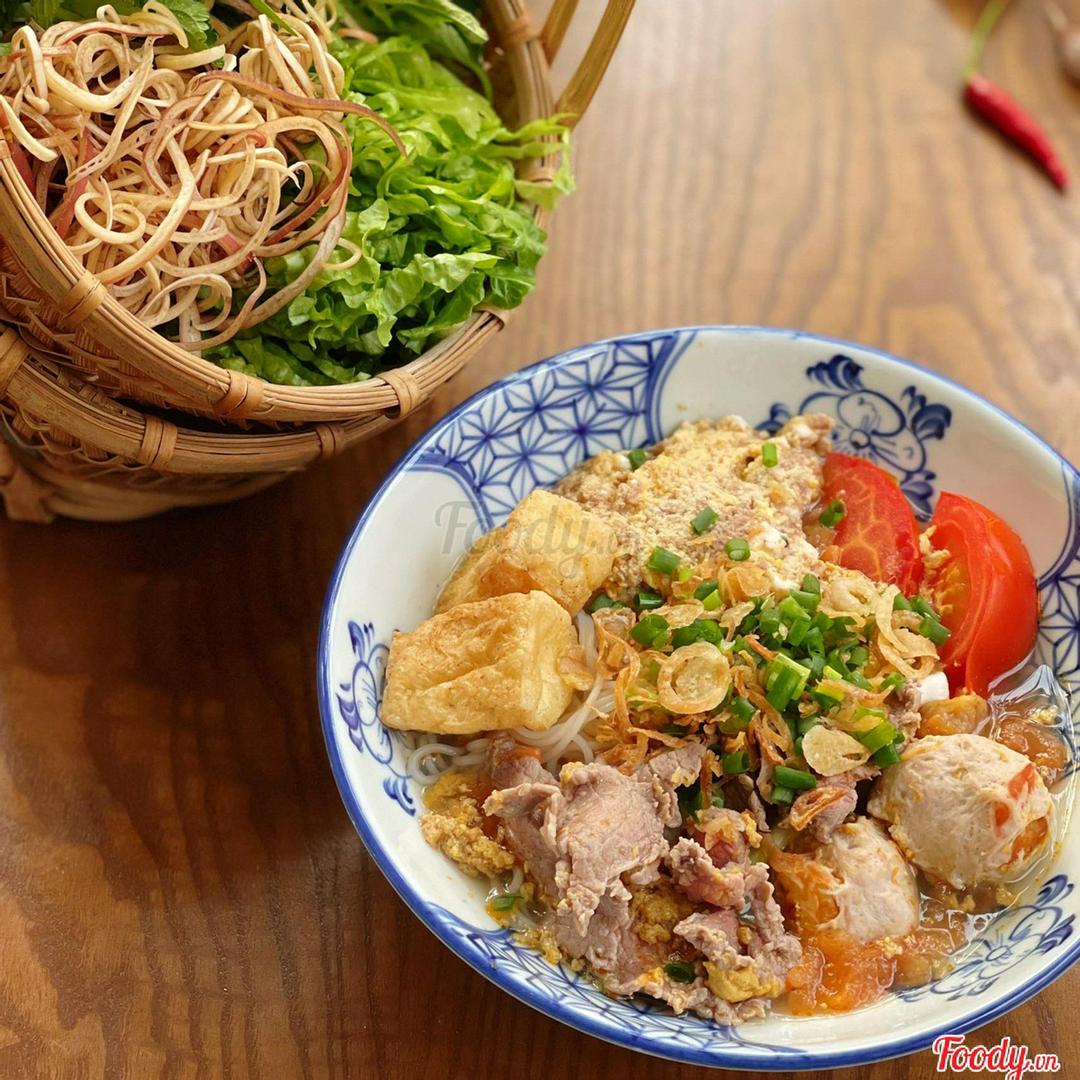 bun-rieu-oc-moc-gion-bo