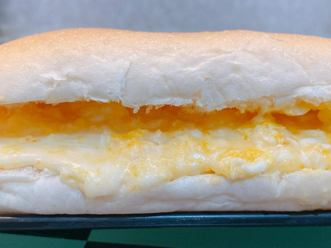 hotdog-trung-mem-pho-mai