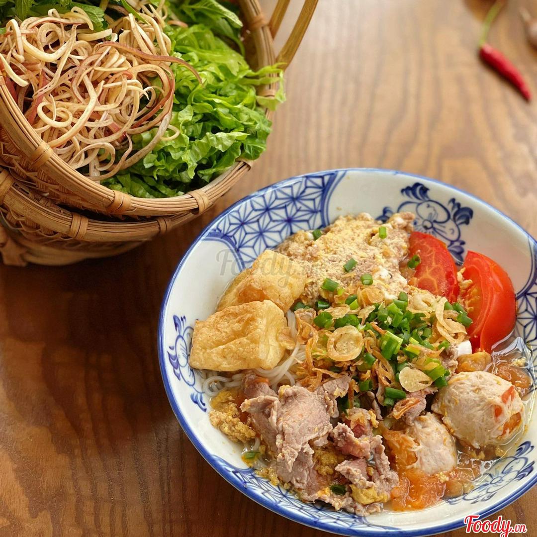 bun-rieu-moc-gion-suon-gio-tai