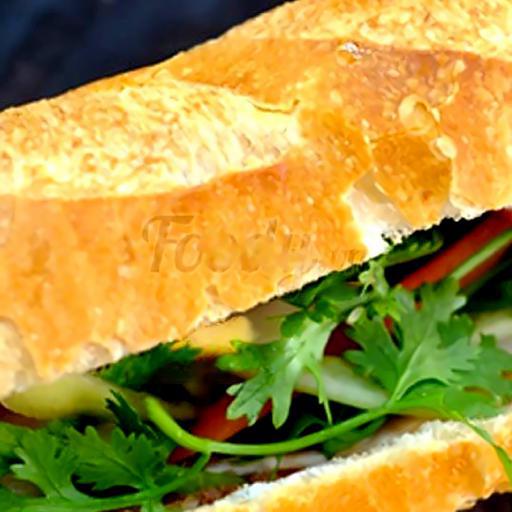 banh-mi-pate-nem-khoai