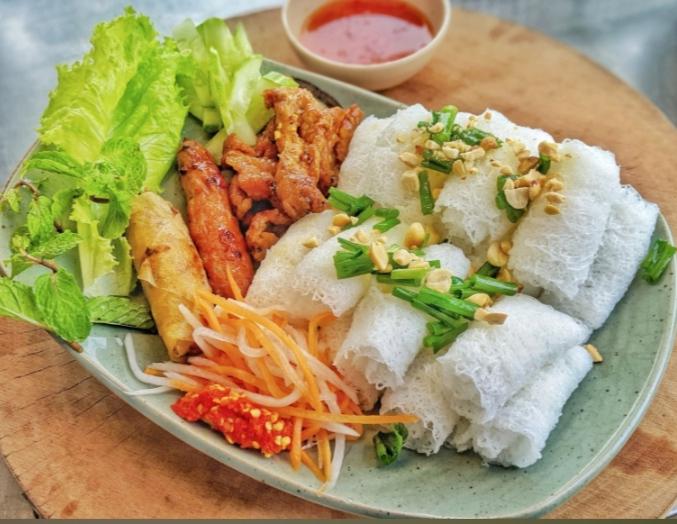 banh-hoi-gom-thit-nuong-nem-nuong-cha-gio