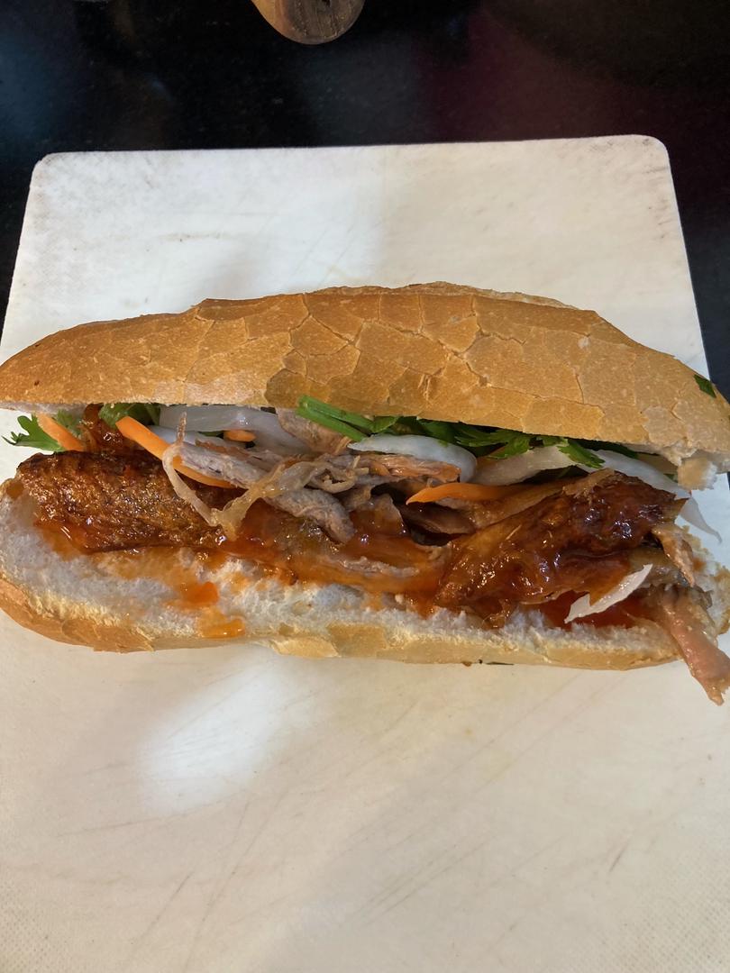 banh-mi-vit-quay