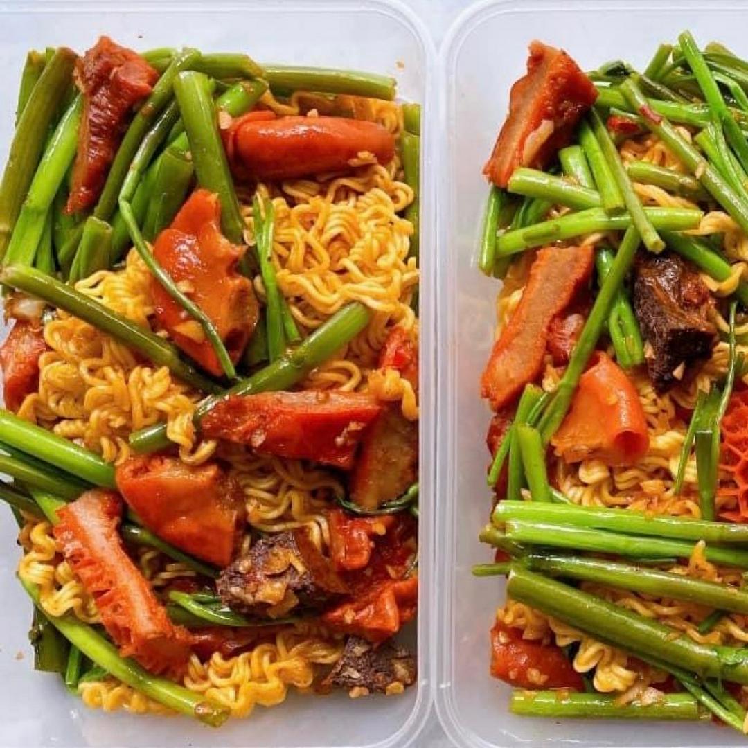 pha-lau-xao-mi-goi-rau-muong