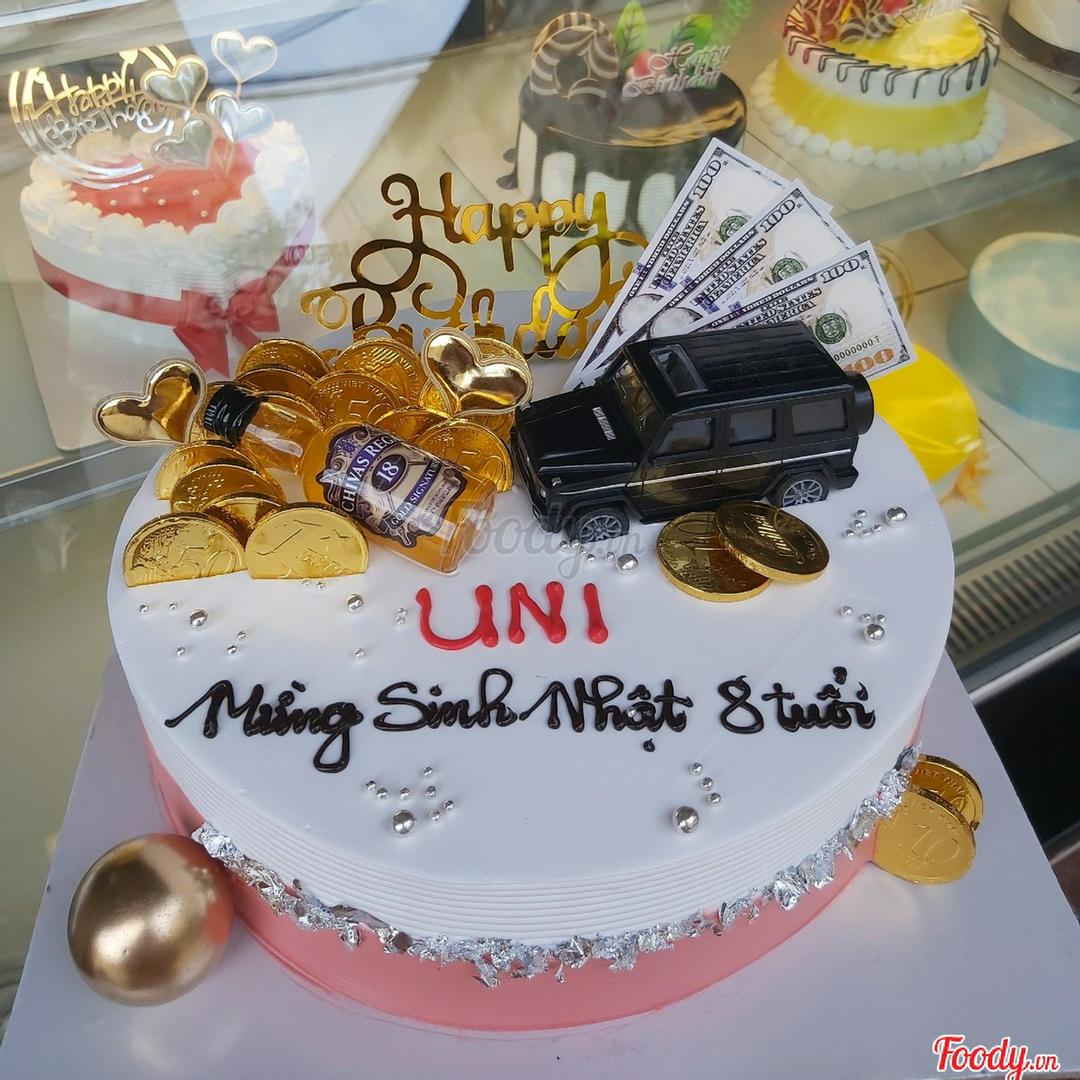 banh-vua-2-chan-kem-hong-tien-xu-dola-ot-chai-ruou-hpbd