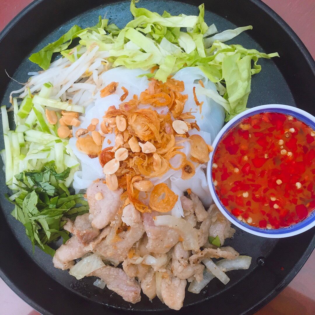 banh-uot-thit-heo-xao