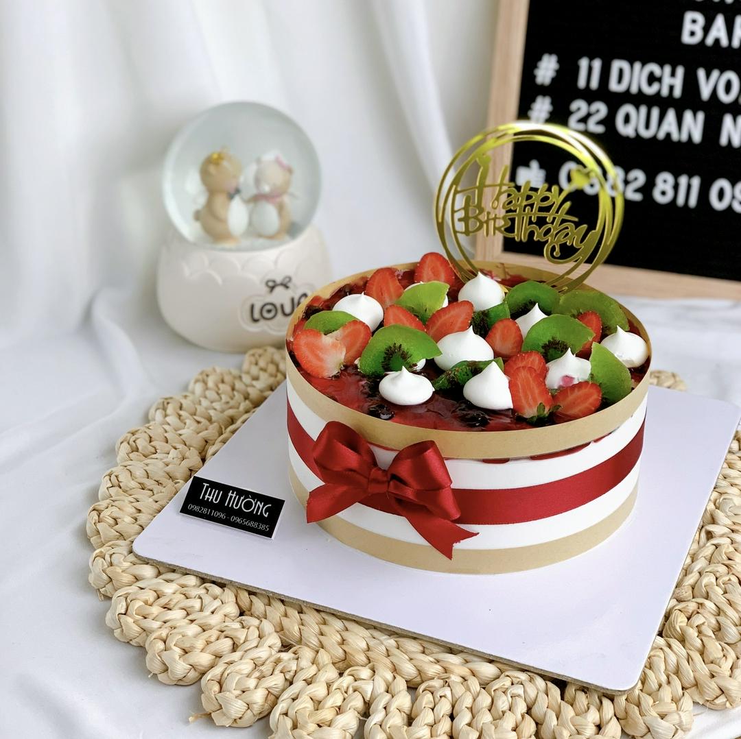 banh-sinh-nhat-mut-nho-hoa-qua-tuoi