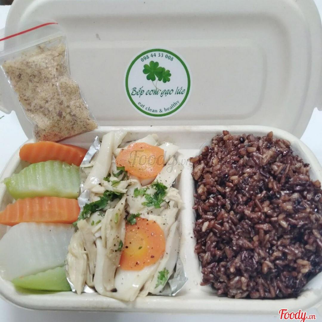 com-gao-lut-uc-ga-xao-nam-tuoi