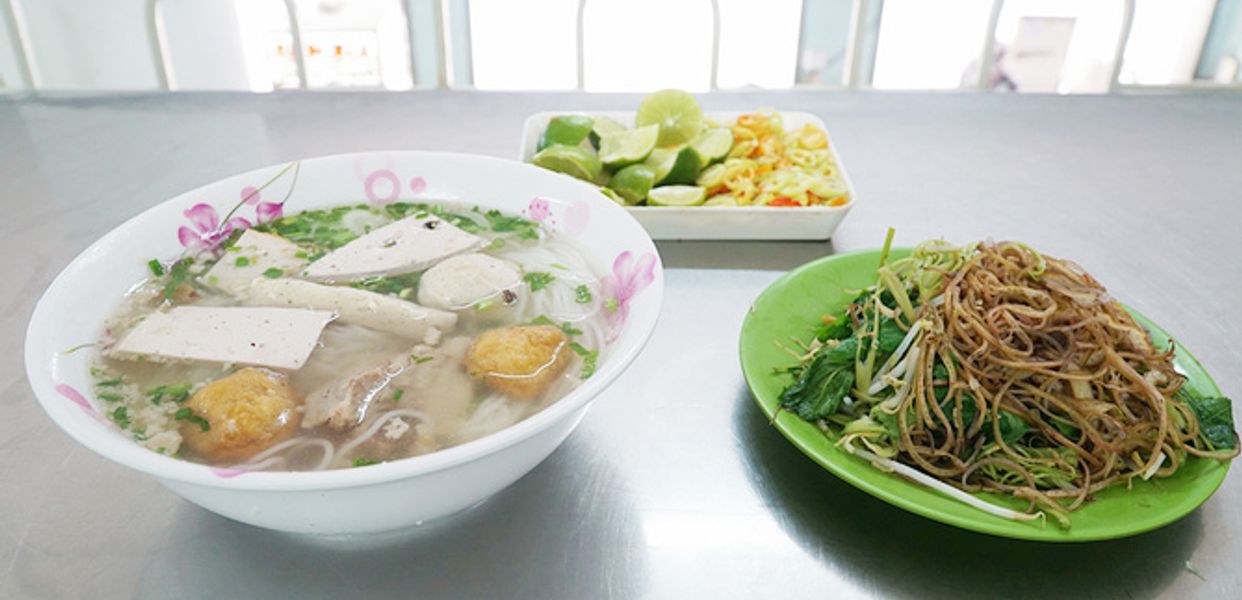 hoa-mai-bun-moc-hu-tieu-cong-hoa