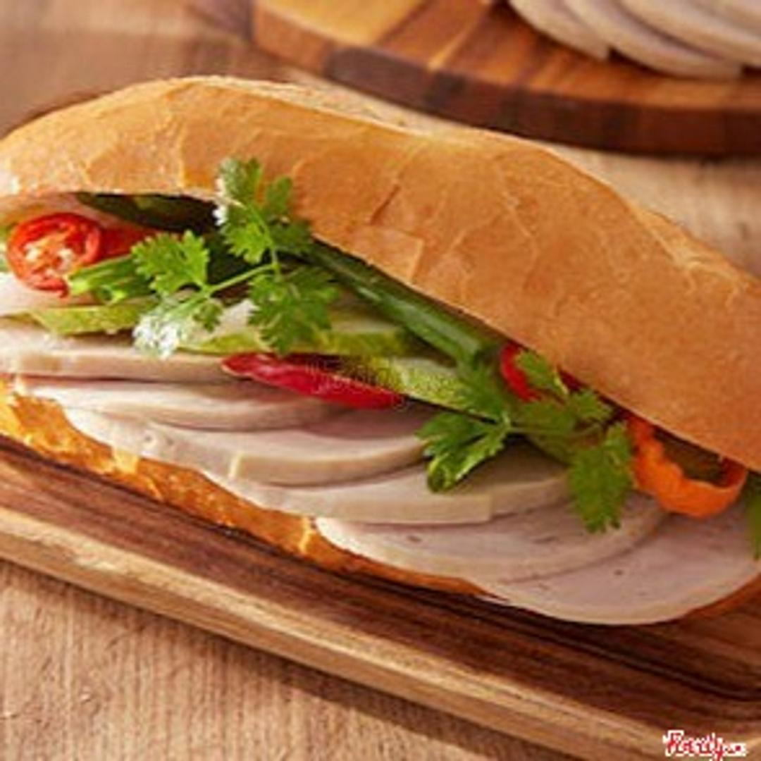 banh-mi-pate-cha-lua