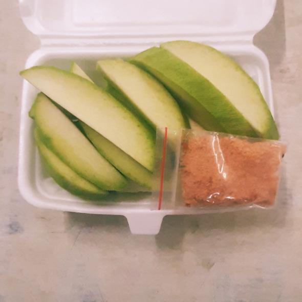 xoai-xanh-got-san-1-hop-kem-muoi-cham