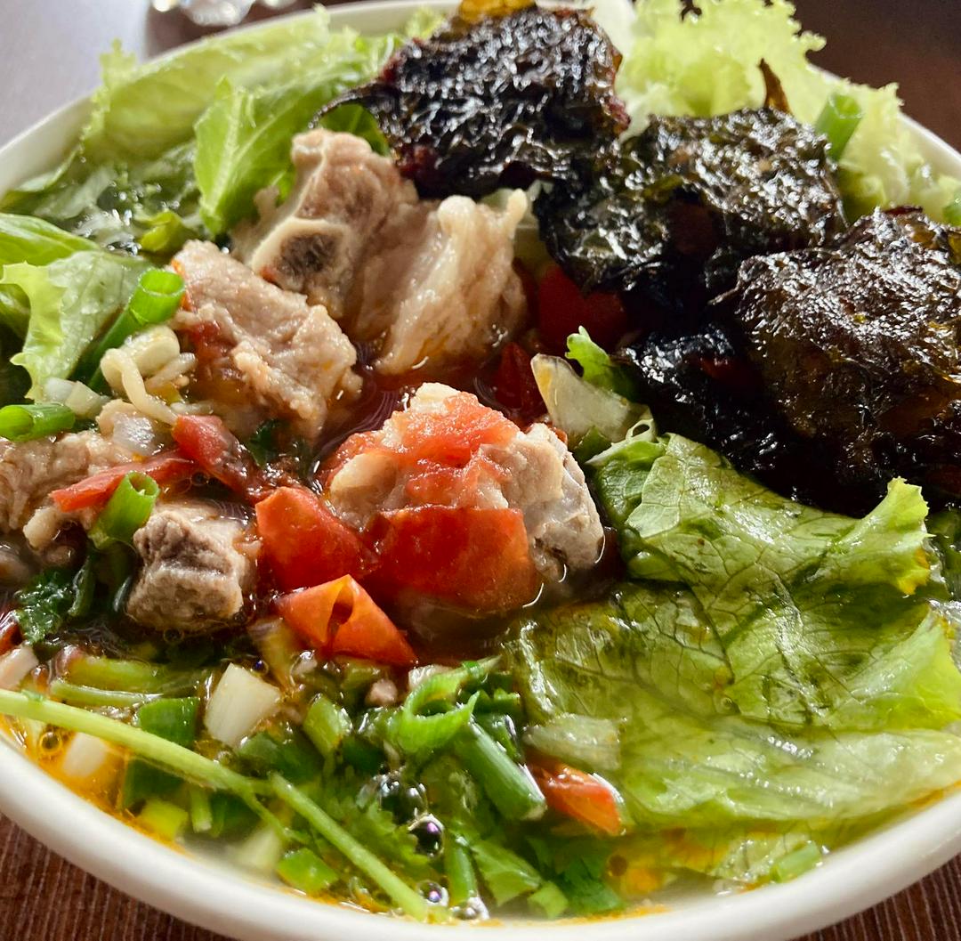 bun-suon-cha-la-lot-ac-biet