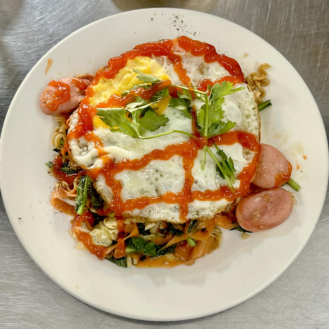 mi-xao-trung-xuc-xich