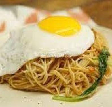 mi-xao-xuc-xich-trung