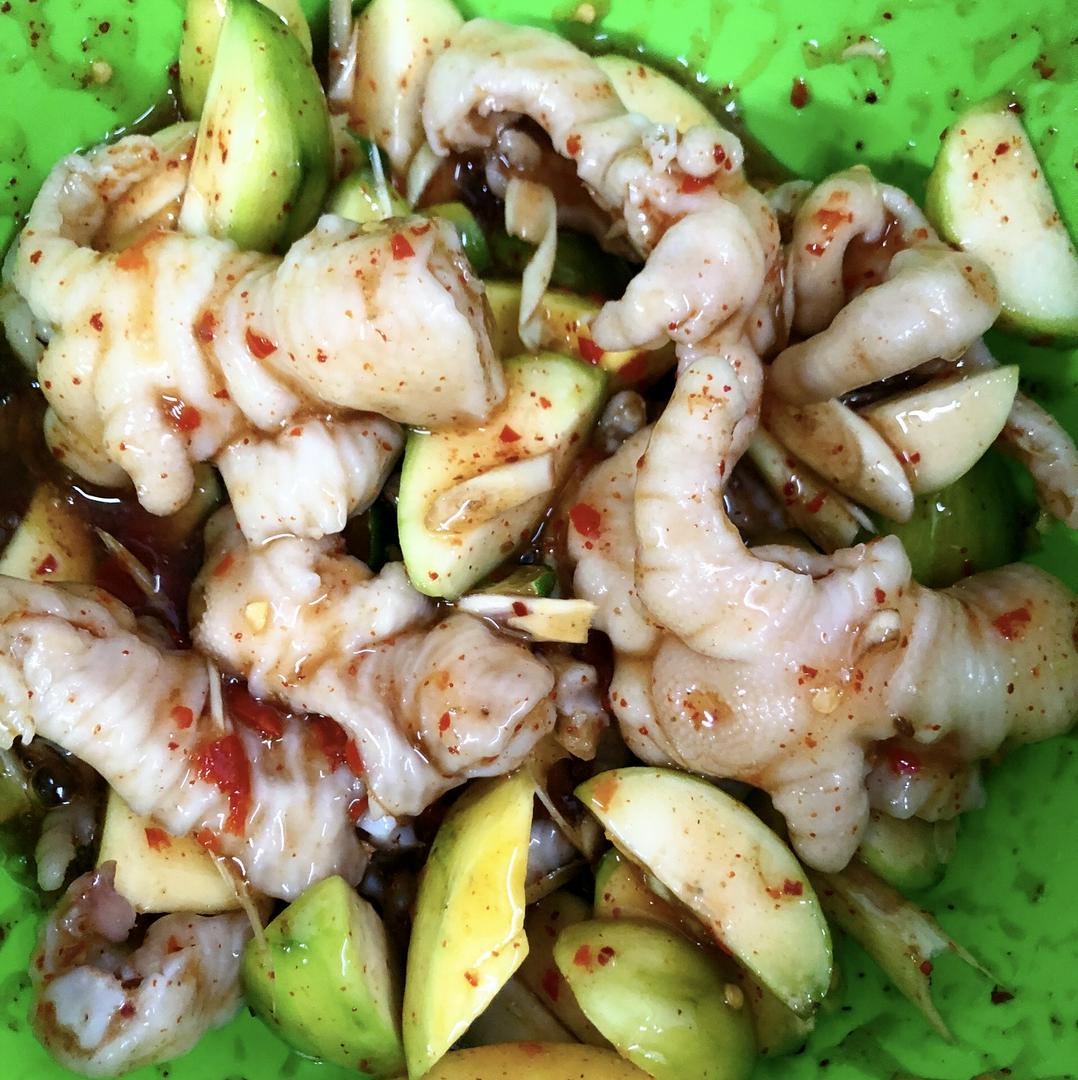 chan-ga-sot-thai-mix-coc-xoai-rut-xuong-hop-lon