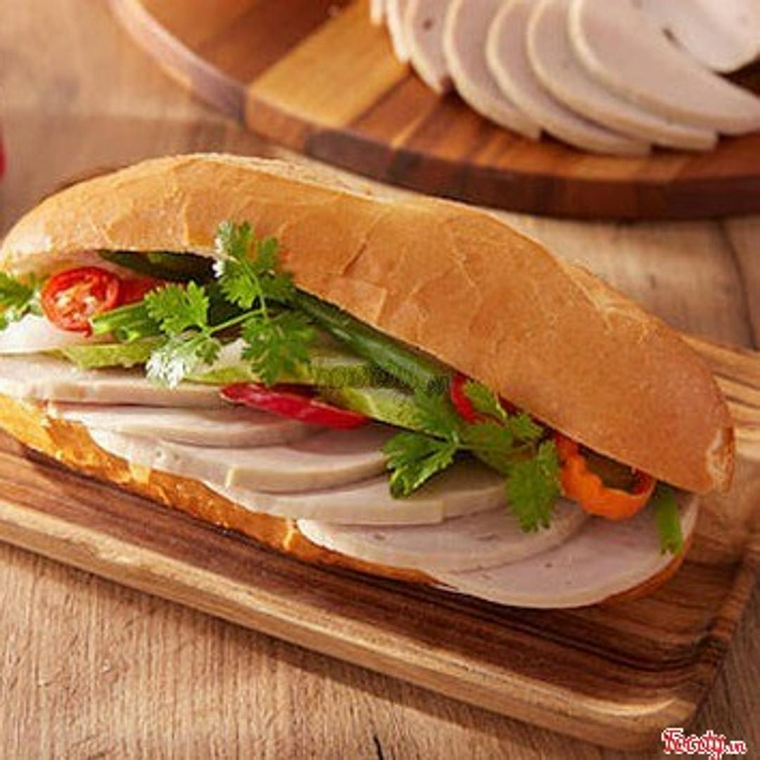 banh-mi-cha-lua-khong-pate