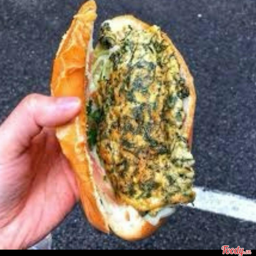 banh-mi-trung-ngai-cuu
