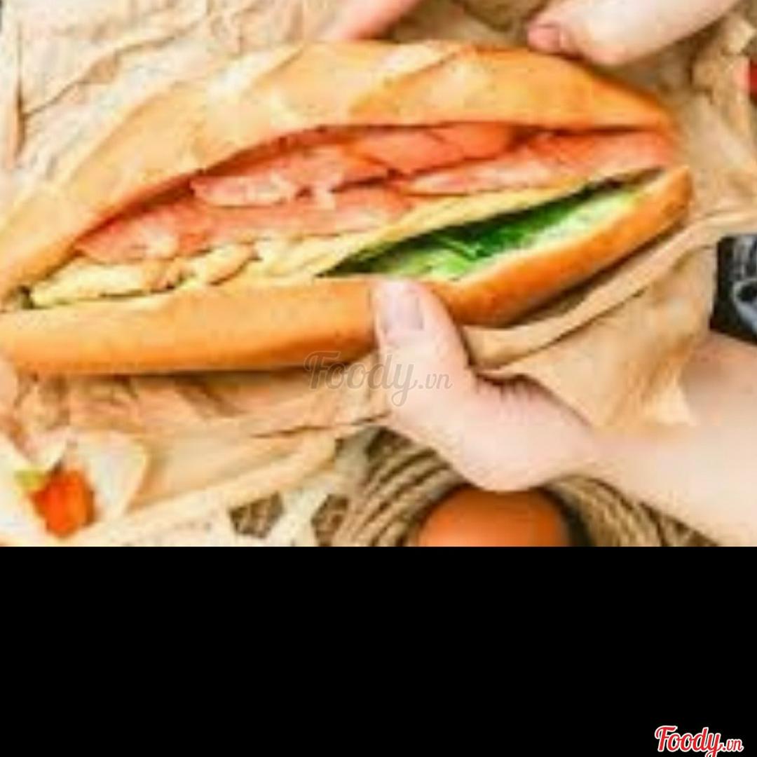 banh-mi-thit-xien-nuong-xuc-xich