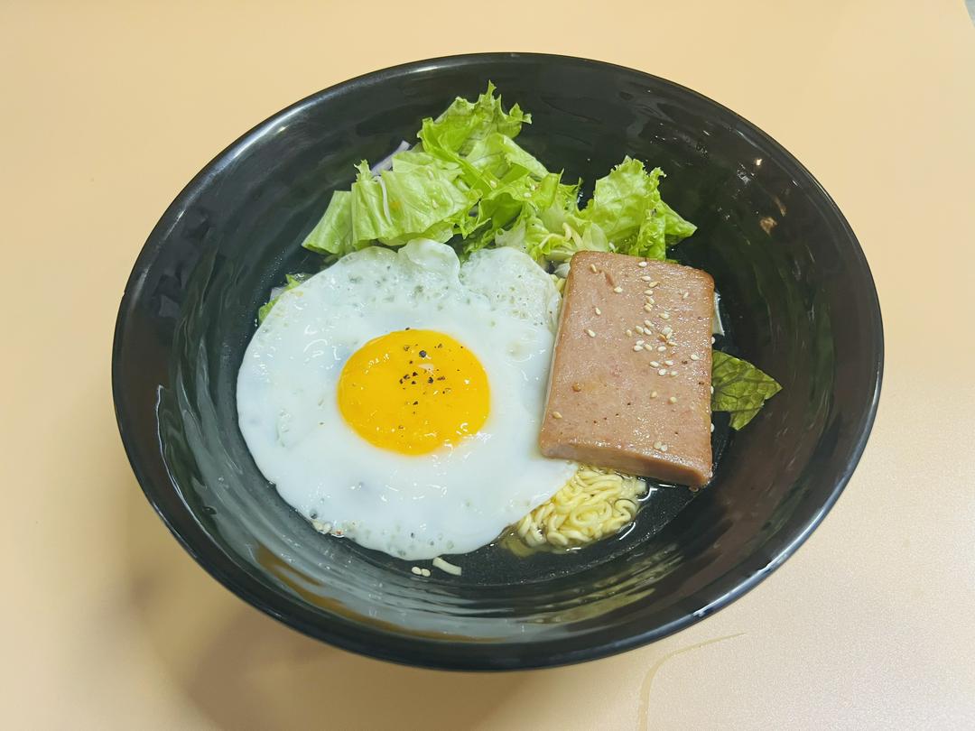 mi-ramen-tuoi-sot-xo-sa-te-cay-spam-trung-op-la-nk