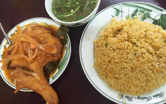 thien-truong-pho-co-com-ga-xoi-mam-trieu-khuc