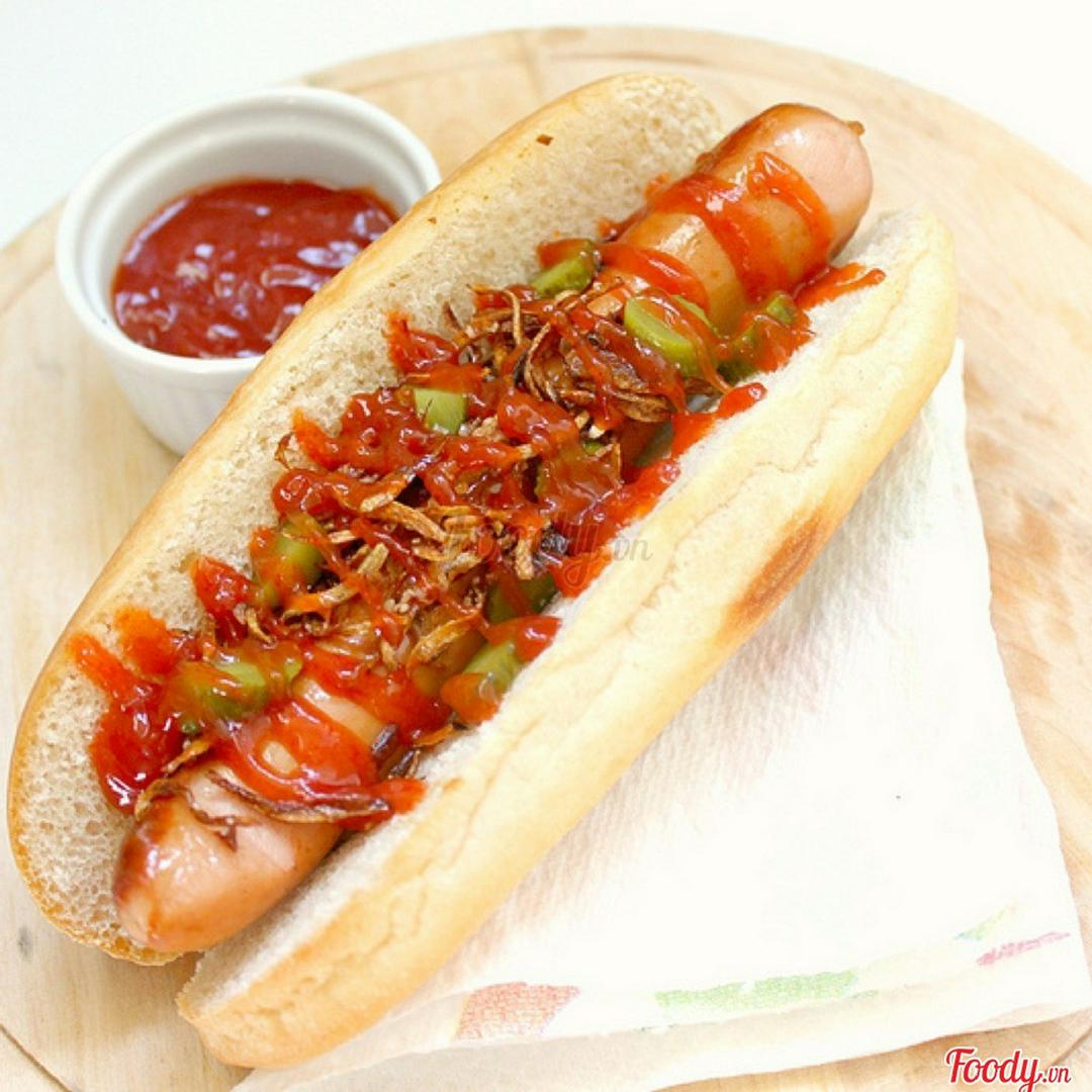 banh-mi-xuc-xich-bo-kho