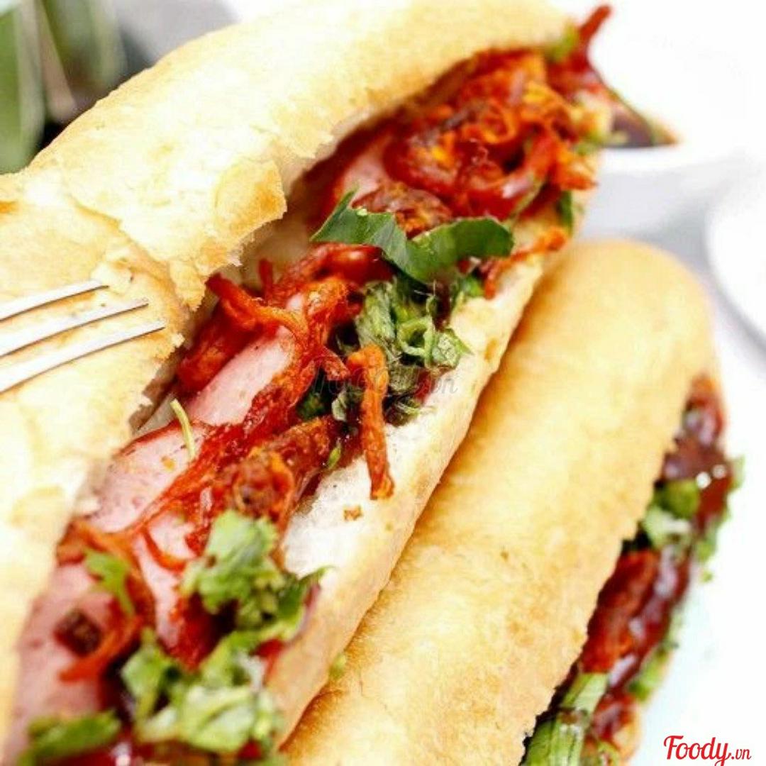 banh-mi-nem-khoai-bo-kho