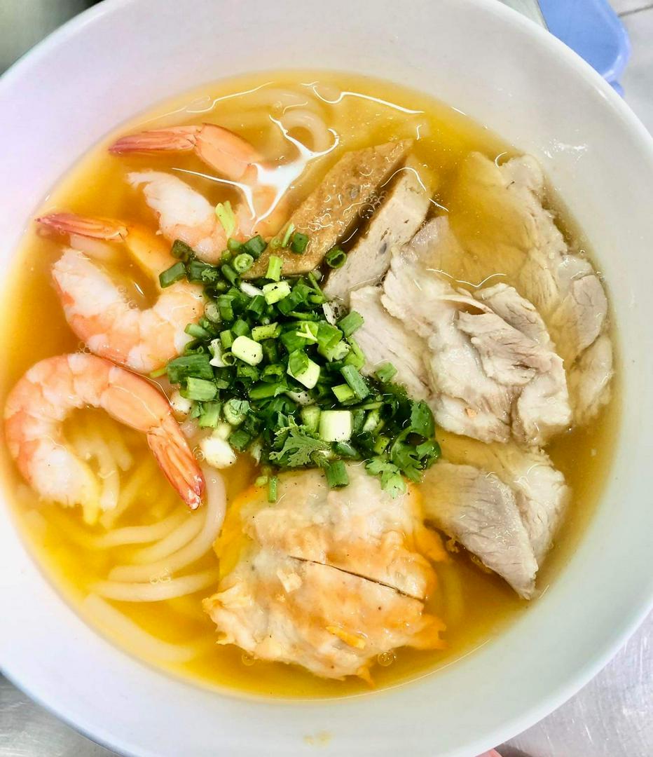 banh-canh-tom-thit-nac-cha