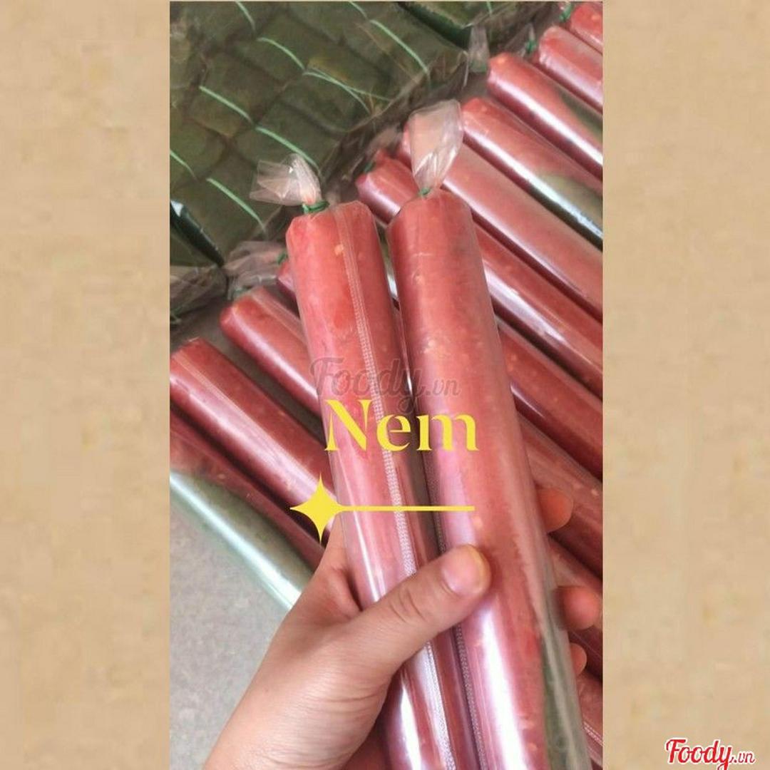 nem-chua-xuc-xich-binh-inh-180g-cay