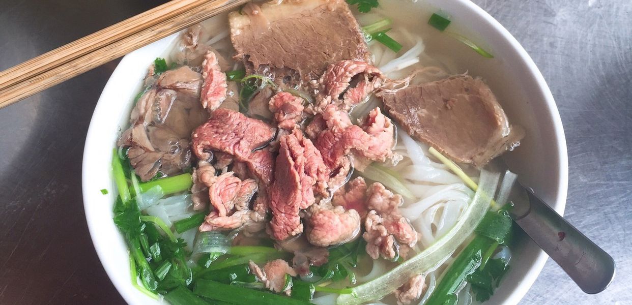 trong-tan-pho-bo-com-rang-me-tri-thuong