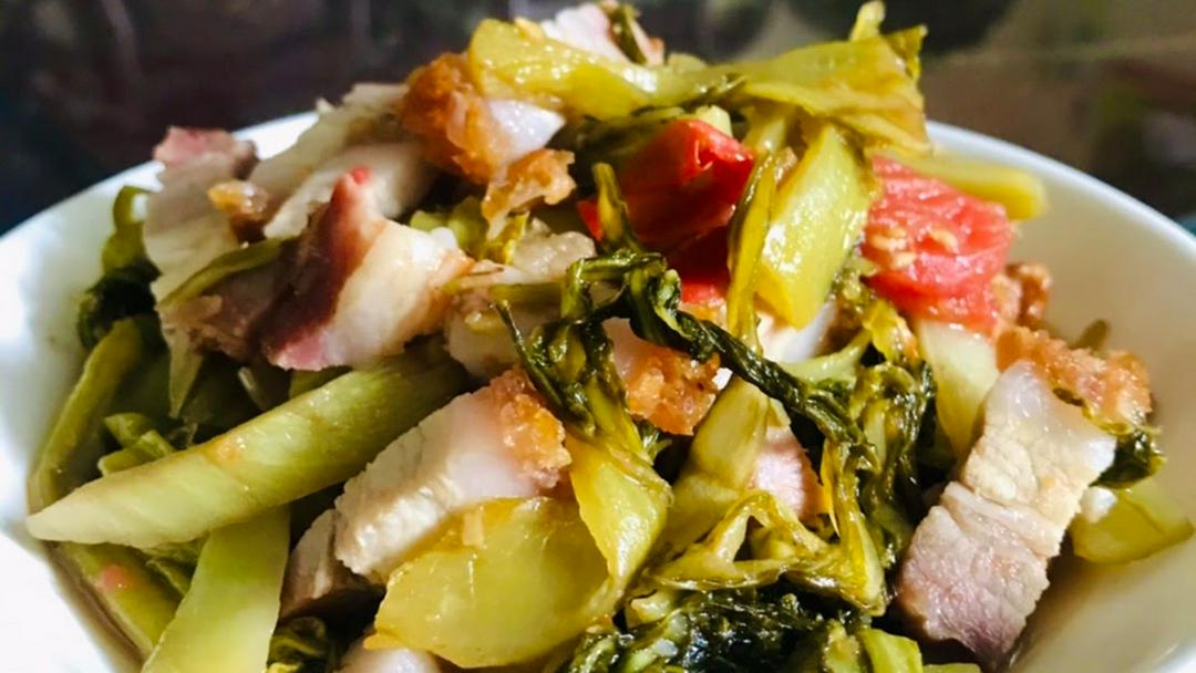 thit-heo-xao-dua-chua-them