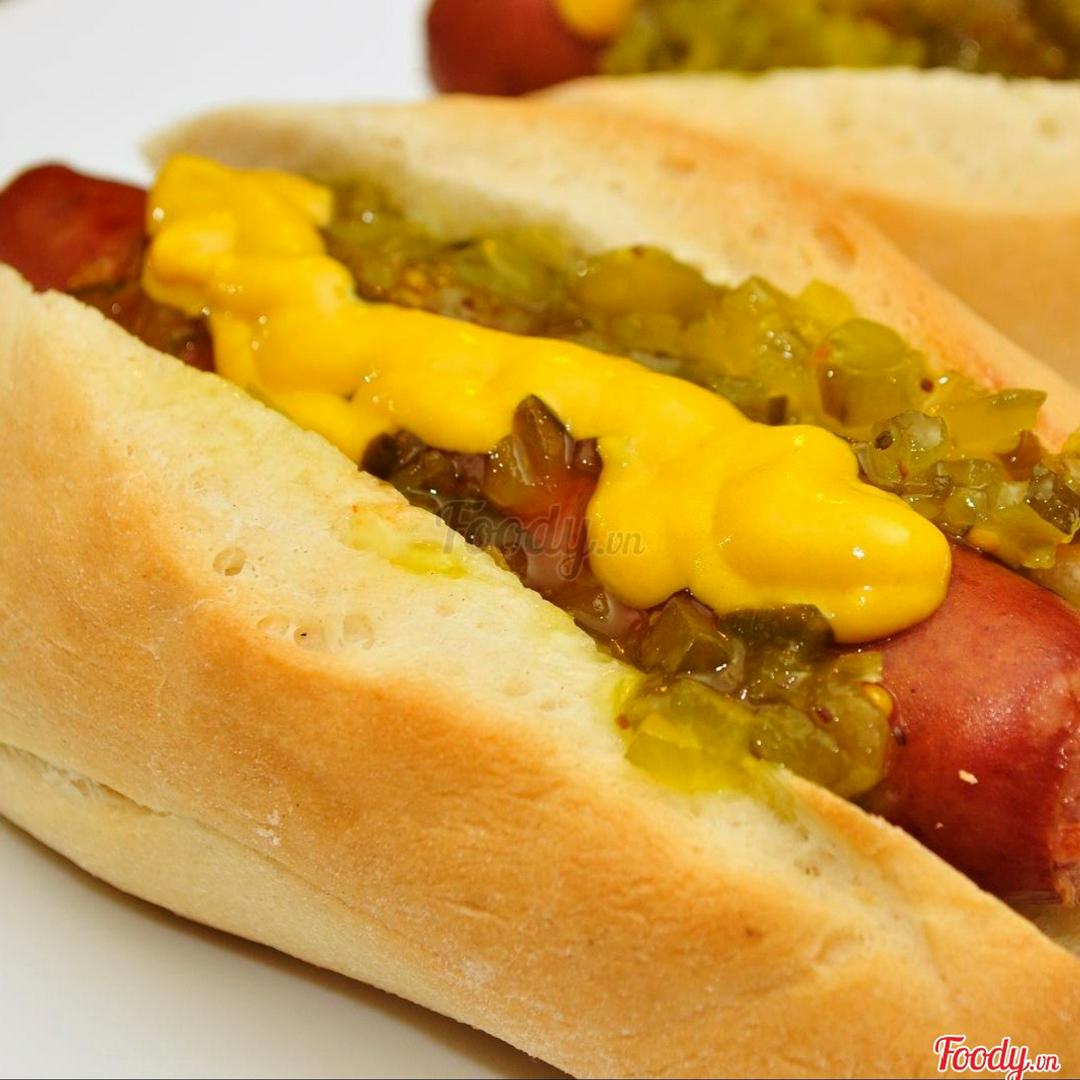 banh-hotdog-xuc-xich-uc